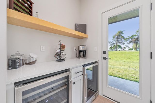 2807 E Sunnyslope St, Park City, KS 67219