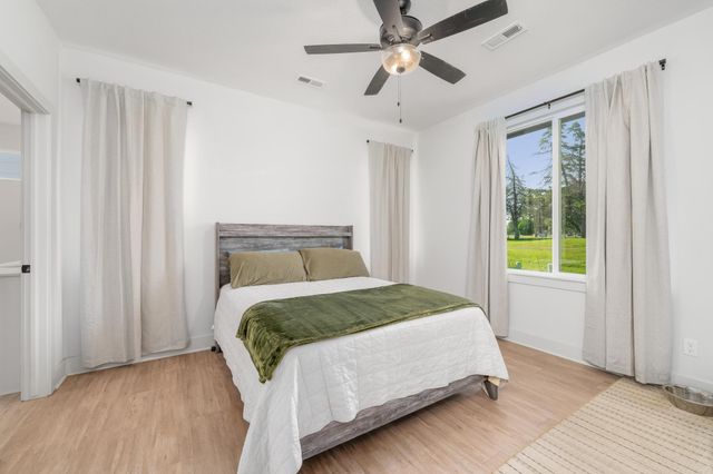 2807 E Sunnyslope St, Park City, KS 67219