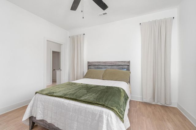 2807 E Sunnyslope St, Park City, KS 67219