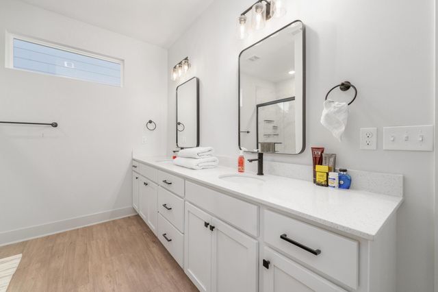 2807 E Sunnyslope St, Park City, KS 67219