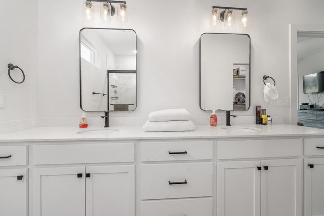 2807 E Sunnyslope St, Park City, KS 67219