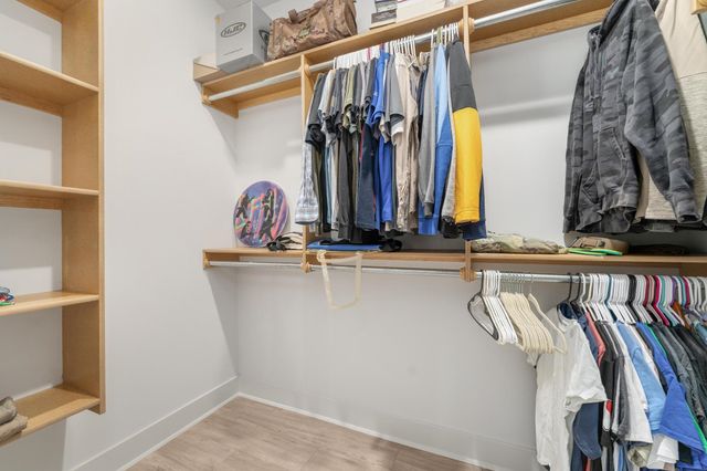 2807 E Sunnyslope St, Park City, KS 67219