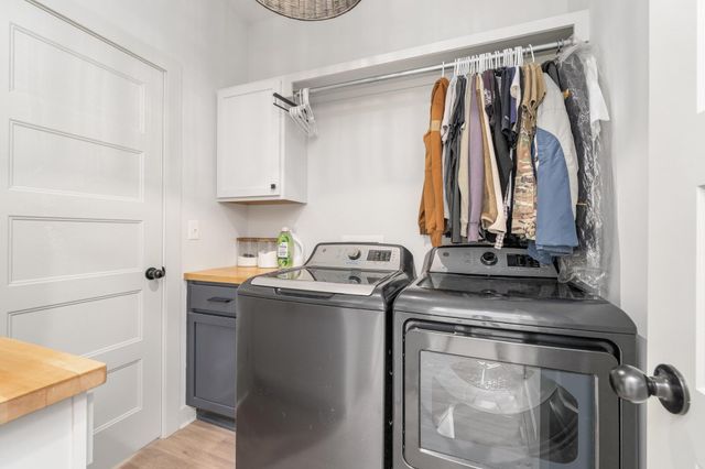 2807 E Sunnyslope St, Park City, KS 67219