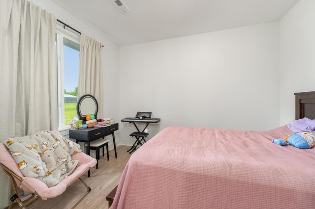 2807 E Sunnyslope St, Park City, KS 67219