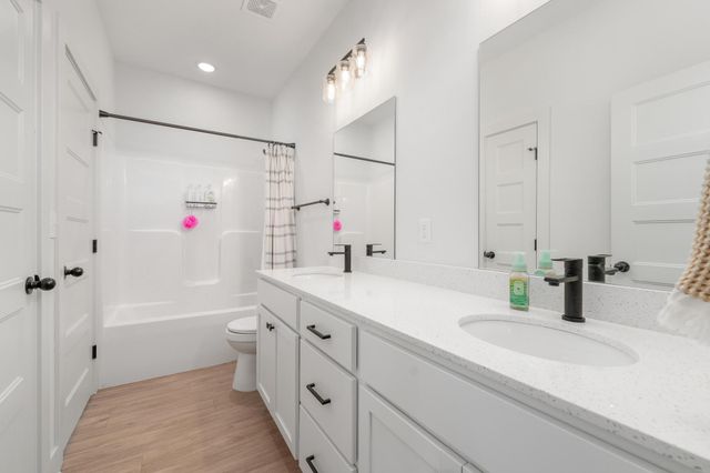 2807 E Sunnyslope St, Park City, KS 67219