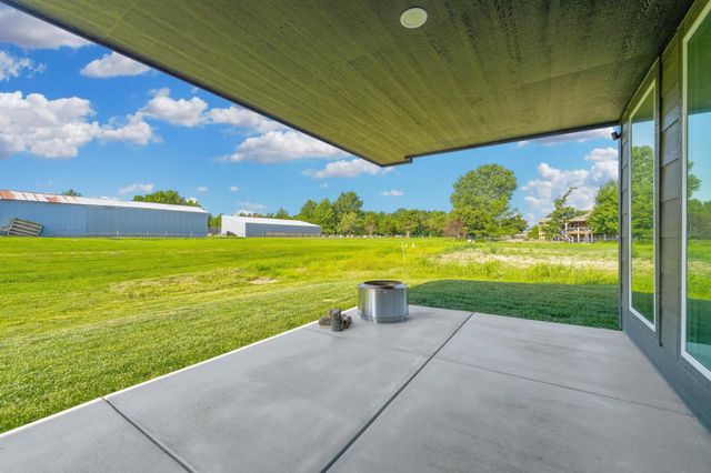 2807 E Sunnyslope St, Park City, KS 67219