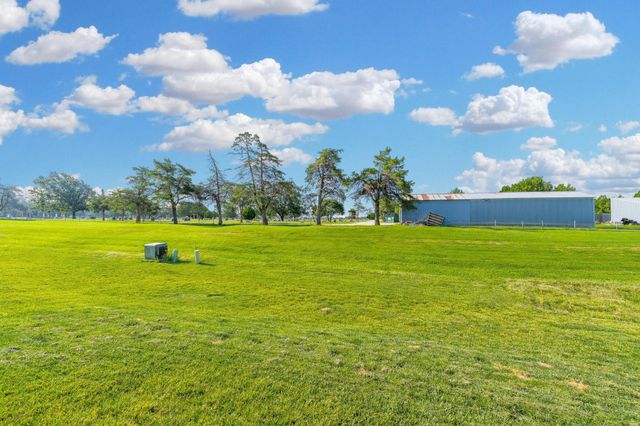 2807 E Sunnyslope St, Park City, KS 67219