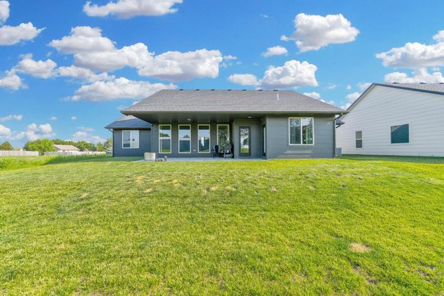 2807 E Sunnyslope St, Park City, KS 67219
