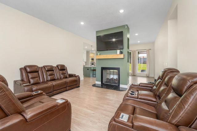 2807 E Sunnyslope St, Park City, KS 67219