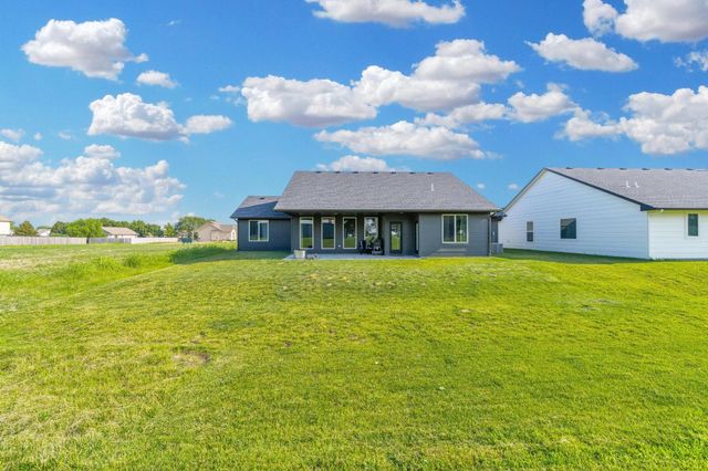 2807 E Sunnyslope St, Park City, KS 67219