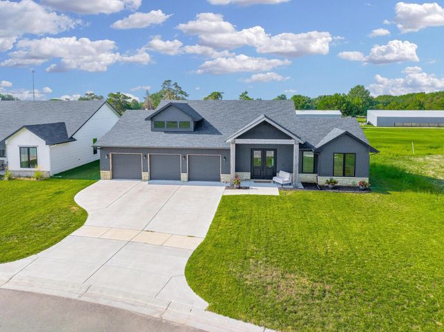 2807 E Sunnyslope St, Park City, KS 67219