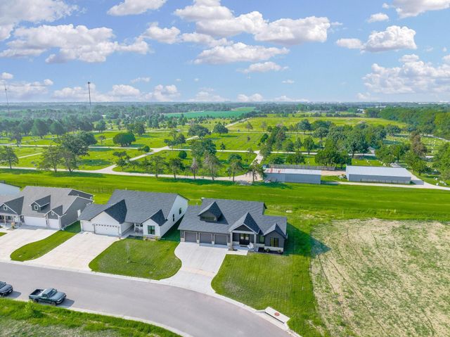 2807 E Sunnyslope St, Park City, KS 67219