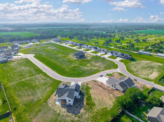 2807 E Sunnyslope St, Park City, KS 67219