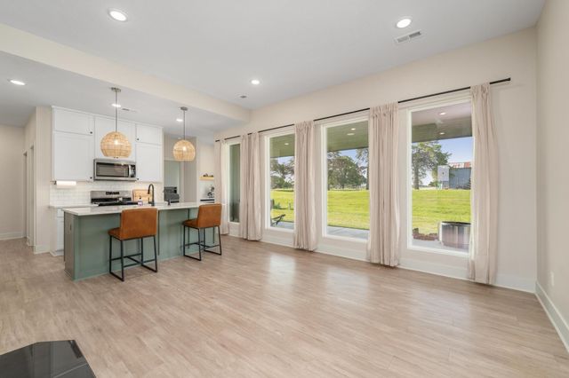 2807 E Sunnyslope St, Park City, KS 67219