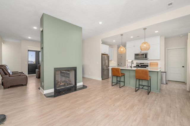 2807 E Sunnyslope St, Park City, KS 67219