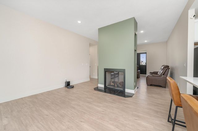 2807 E Sunnyslope St, Park City, KS 67219