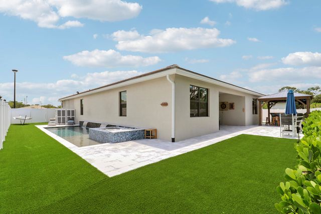 1490 SW Lago Circle, Palm City, FL 34990