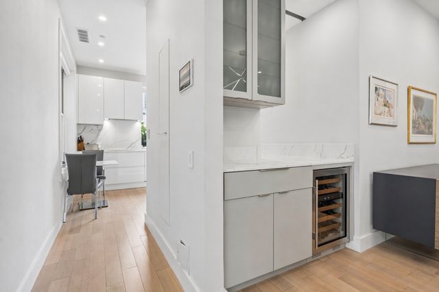 55 E Erie Street SH-D, Chicago, IL 60611