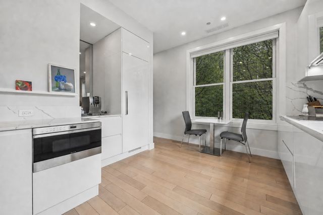 55 E Erie Street SH-D, Chicago, IL 60611