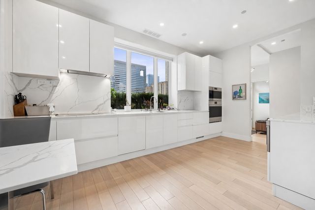 55 E Erie Street SH-D, Chicago, IL 60611