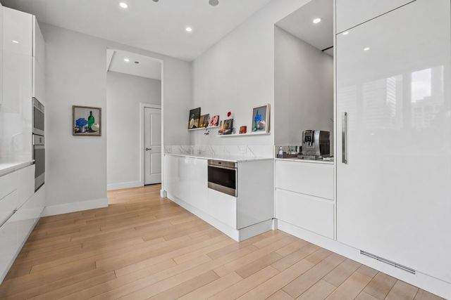 55 E Erie Street SH-D, Chicago, IL 60611