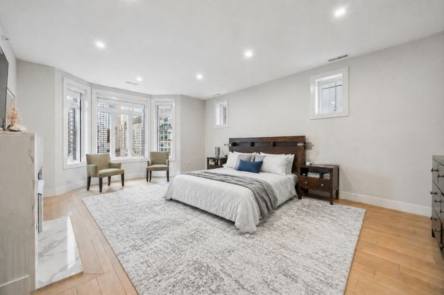 55 E Erie Street SH-D, Chicago, IL 60611