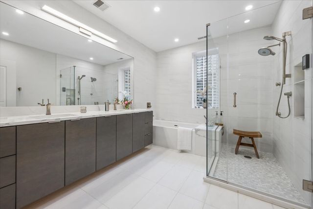 55 E Erie Street SH-D, Chicago, IL 60611