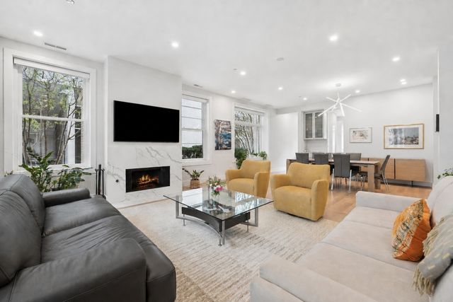 55 E Erie Street SH-D, Chicago, IL 60611