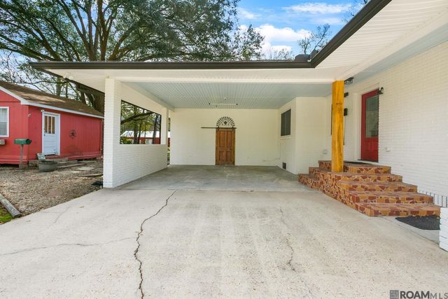 29306 Red Oak Dr, Walker, LA 70785