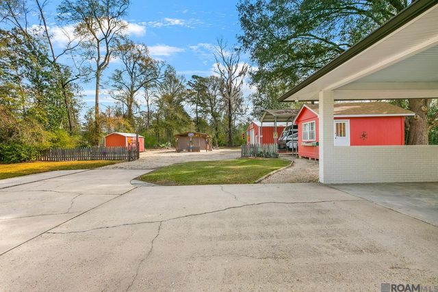 29306 Red Oak Dr, Walker, LA 70785