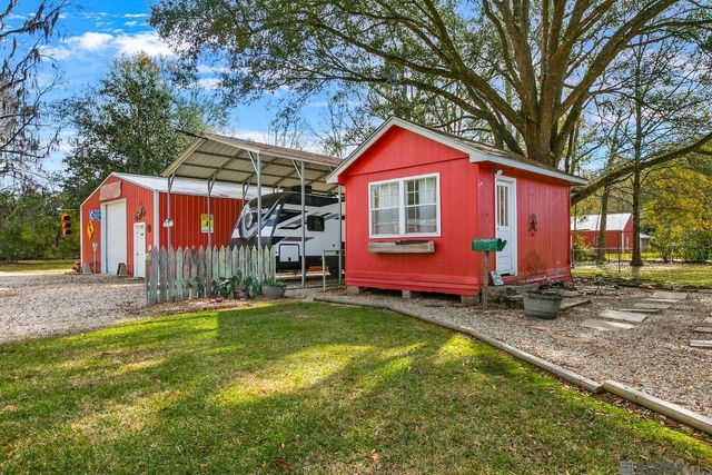 29306 Red Oak Dr, Walker, LA 70785