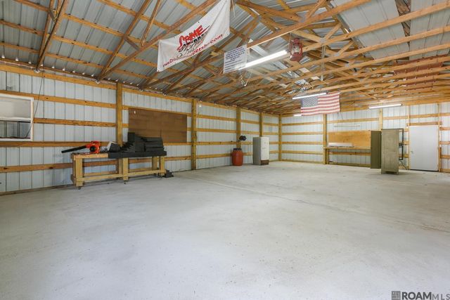 29306 Red Oak Dr, Walker, LA 70785