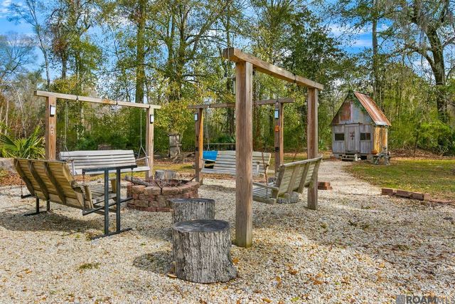 29306 Red Oak Dr, Walker, LA 70785