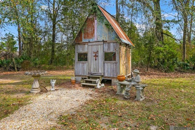 29306 Red Oak Dr, Walker, LA 70785