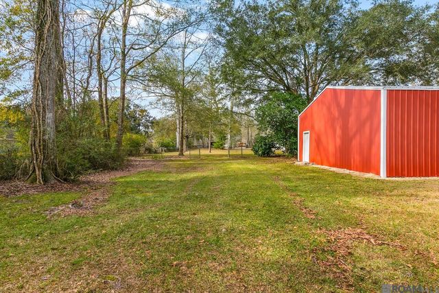 29306 Red Oak Dr, Walker, LA 70785