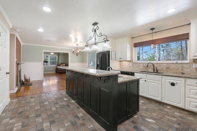 29306 Red Oak Dr, Walker, LA 70785