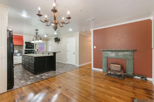 29306 Red Oak Dr, Walker, LA 70785