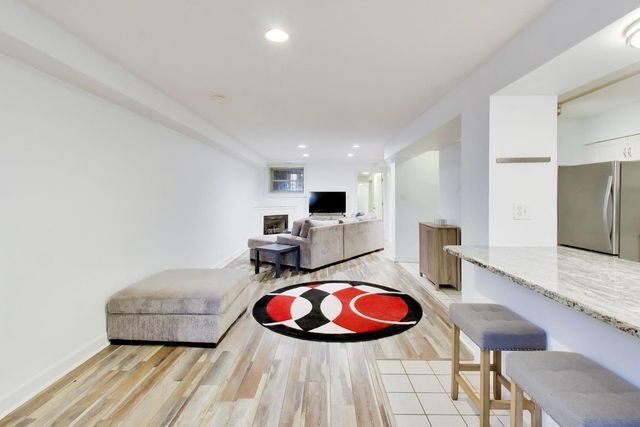 4053 N Sheridan Road 1, Chicago, IL 60613