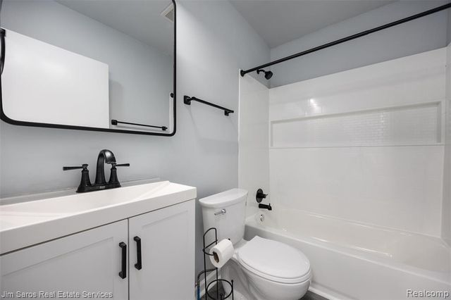 22911 Hayes Avenue, Eastpointe, MI 48021