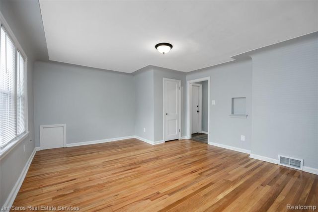 22911 Hayes Avenue, Eastpointe, MI 48021