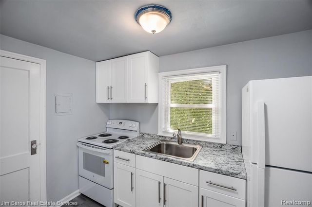 22911 Hayes Avenue, Eastpointe, MI 48021