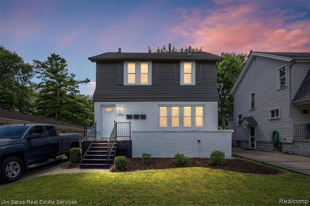 22911 Hayes Avenue, Eastpointe, MI 48021
