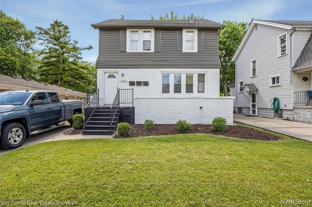 22911 Hayes Avenue, Eastpointe, MI 48021