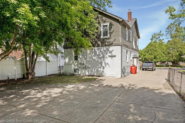 22911 Hayes Avenue, Eastpointe, MI 48021