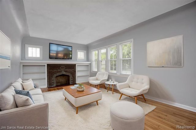 22911 Hayes Avenue, Eastpointe, MI 48021