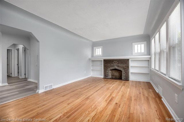 22911 Hayes Avenue, Eastpointe, MI 48021