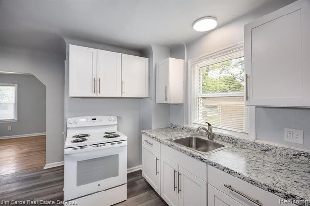 22911 Hayes Avenue, Eastpointe, MI 48021