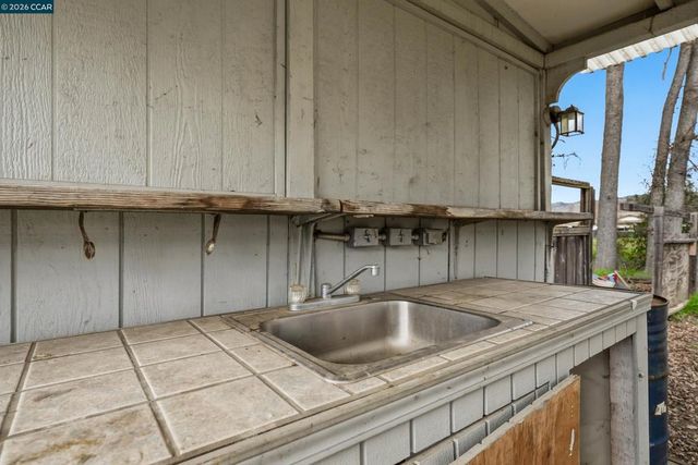 15420 Rumsey Rd, Clearlake, CA 95422