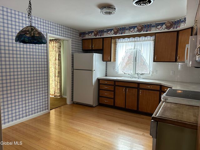 114 Dumbarton Drive, Bethlehem, NY 12054