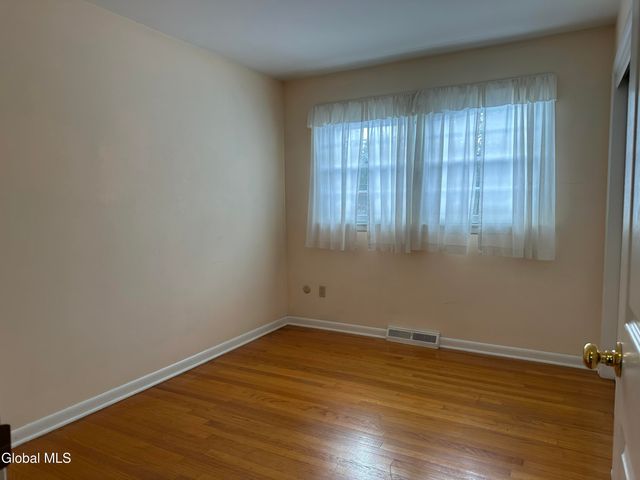 114 Dumbarton Drive, Bethlehem, NY 12054